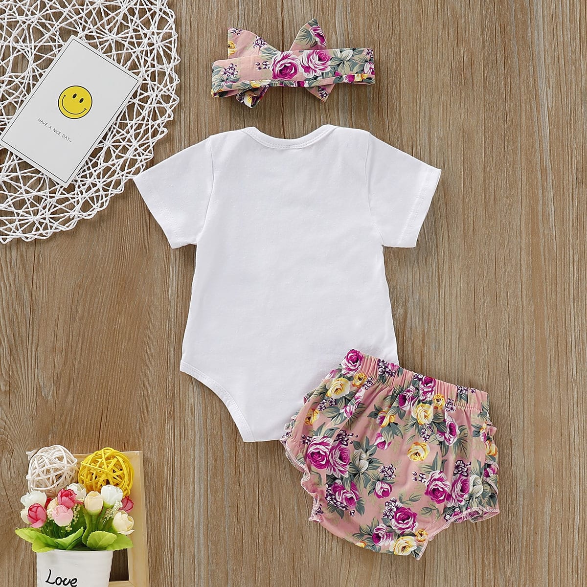 Body + Pantaloncini Rosa + fascia per capelli